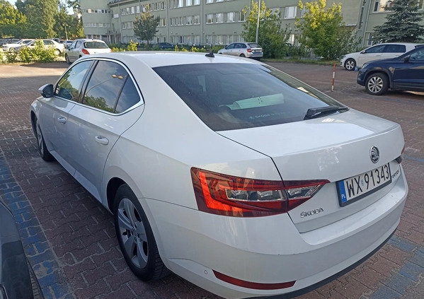 Skoda Superb cena 61000 przebieg: 280000, rok produkcji 2016 z Warszawa małe 56